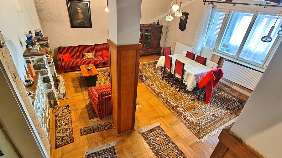 Duplex cu 6 camere cu Canalizare în Central