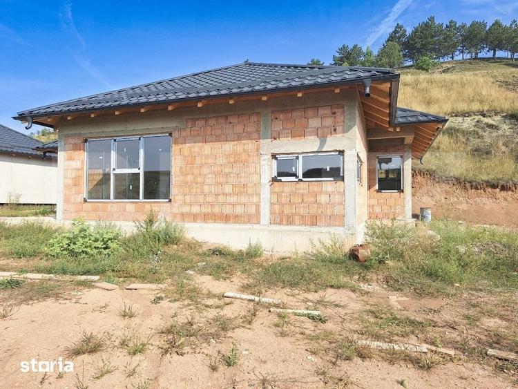 Casă cu 4 camere cu Teren 2000 Mp în Baciu