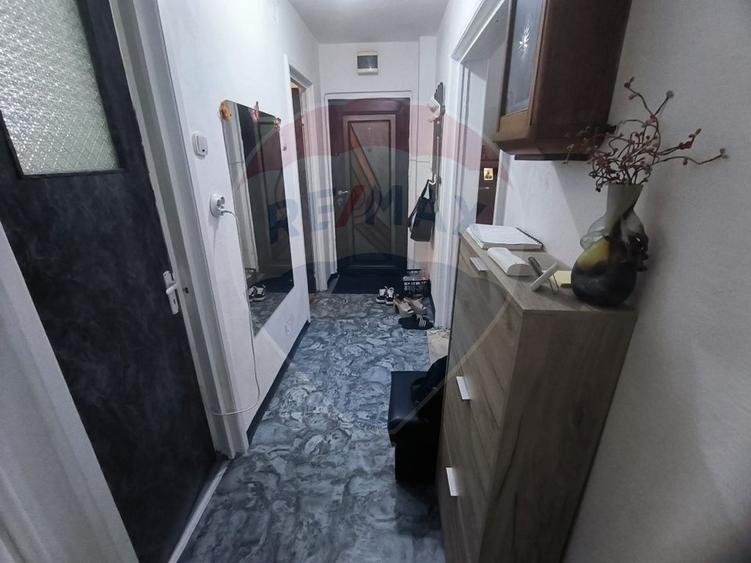 Apartament cu 3 camere decomandat, mobilat în Micălaca