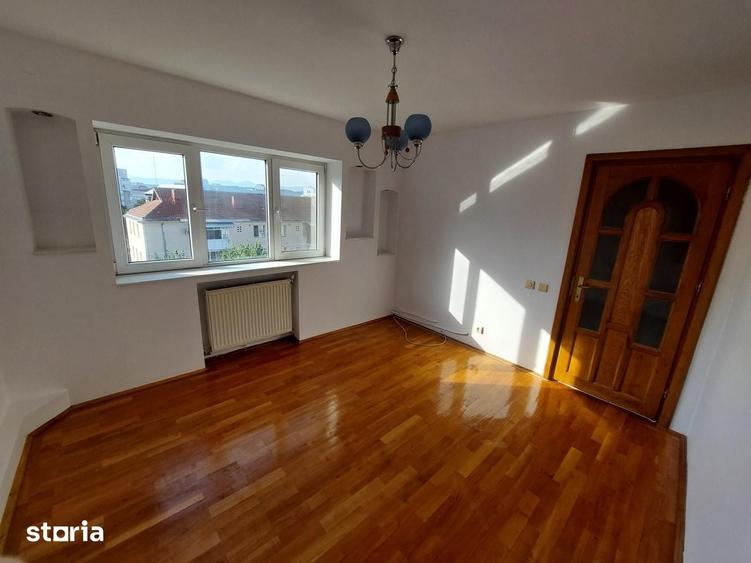 Apartament cu 4 camere în Central