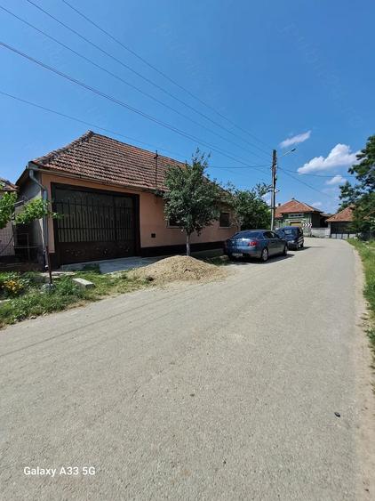 Casă cu 3 camere cu Teren 870 Mp în Ucuriș