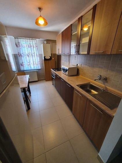 Apartament cu 3 camere decomandat în Tudor