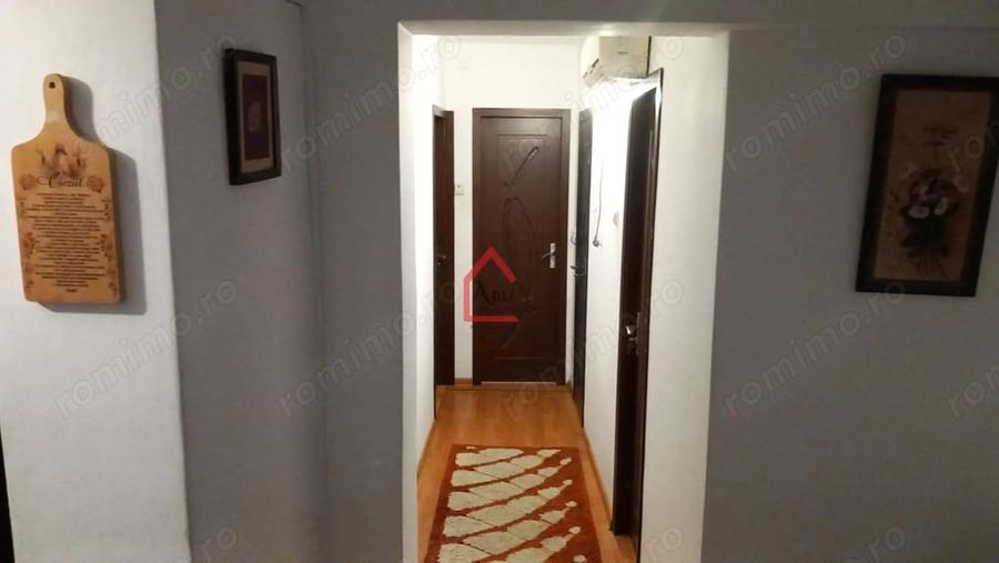 Apartament cu 3 camere decomandat în Filiași