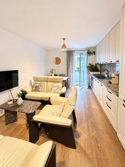 Apartament cu 2 camere semidecomandat, mobilat în Dâmbul Rotund