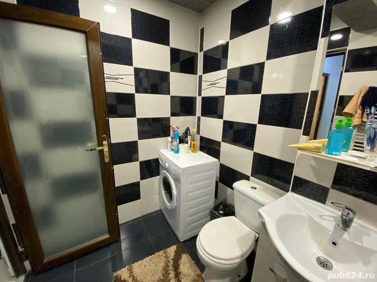 Apartament cu 3 camere semidecomandat în Florești