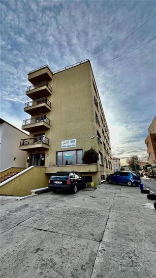 Birou, de 2,490 mp, în Central