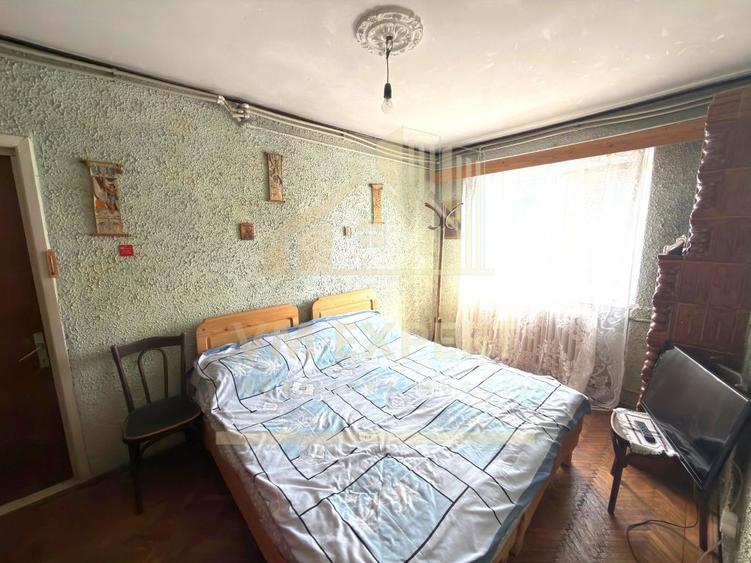 Apartament cu 3 camere semidecomandat în Central