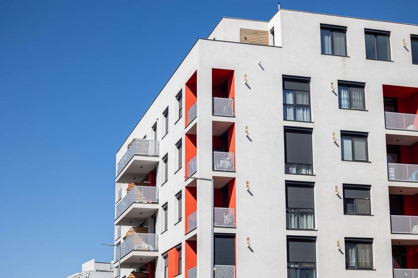 Apartament cu 2 camere semidecomandat, mobilat în P-ța Gării
