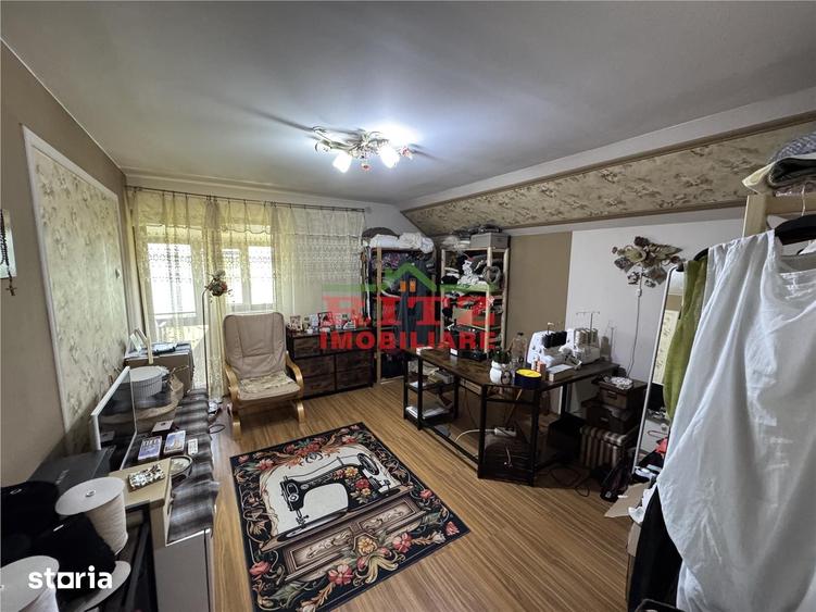 Casă cu 6 camere cu Teren 601 Mp în Central