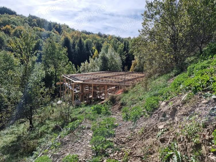 Teren de 4900 mp, în Secăria