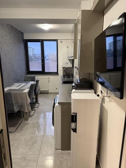 Apartament cu 3 camere decomandat, mobilat în Central
