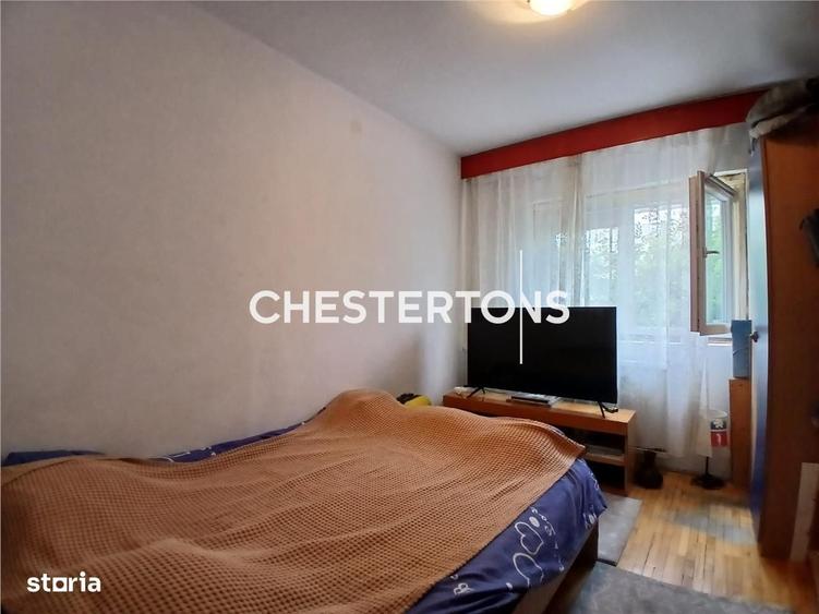 Apartament cu 4 camere semidecomandat în Apărătorii Patriei
