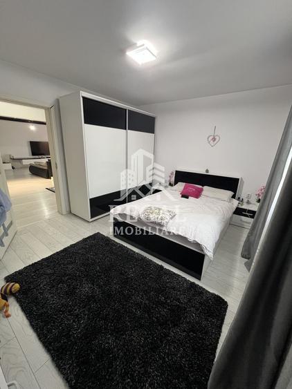 Duplex cu 6 camere cu Canalizare în Strei