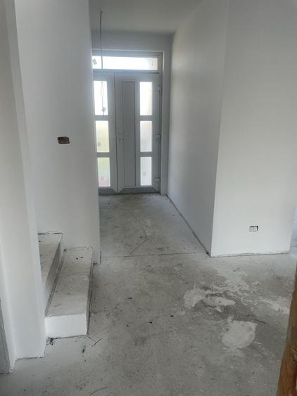 Casă cu 4 camere în Moșnița Veche