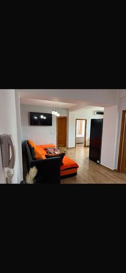 Apartament cu 3 camere decomandat în Exterior Vest
