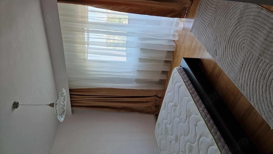 Apartament cu 3 camere decomandat în Exterior Vest