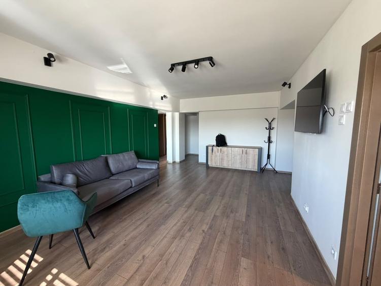 Apartament cu 4 camere semidecomandat în Unirii