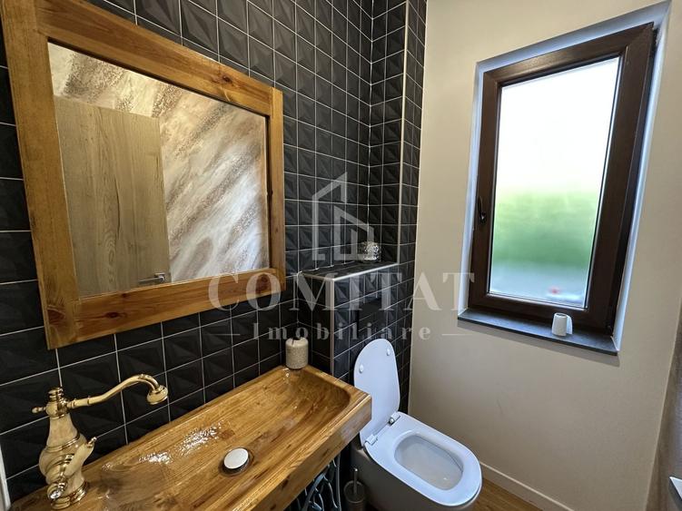Apartament cu 3 camere semidecomandat în Gruia