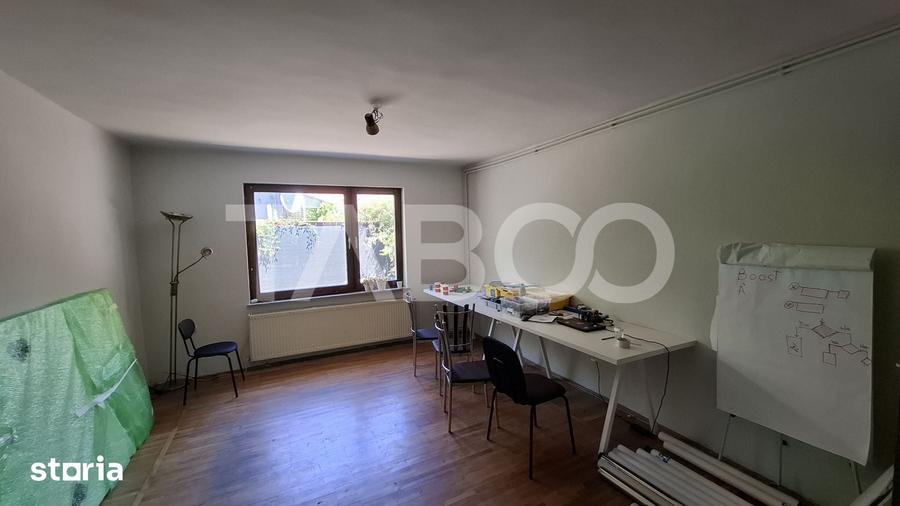 Casă cu 3 camere decomandat cu Teren 472 Mp în Central