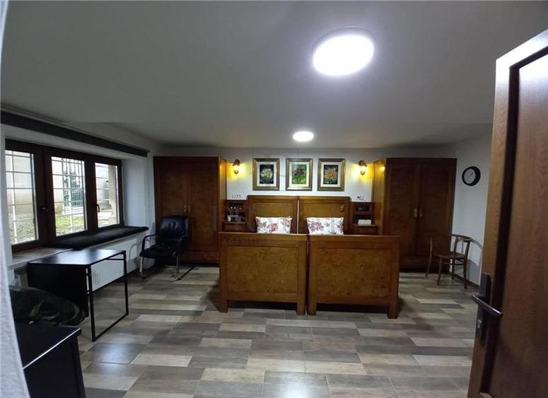 Apartament cu 3 camere decomandat, mobilat în Central