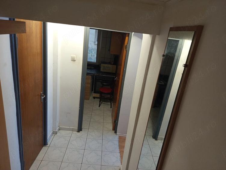 Apartament cu 2 camere semidecomandat în P-ța Victoriei