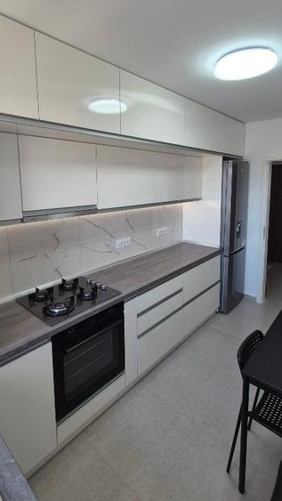Apartament cu 2 camere decomandat, mobilat în Tractorul