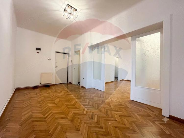 Apartament cu 2 camere decomandat în Centrul Istoric
