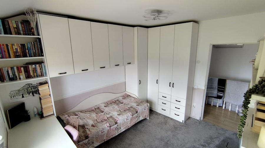 Duplex cu 5 camere cu Canalizare în Florești