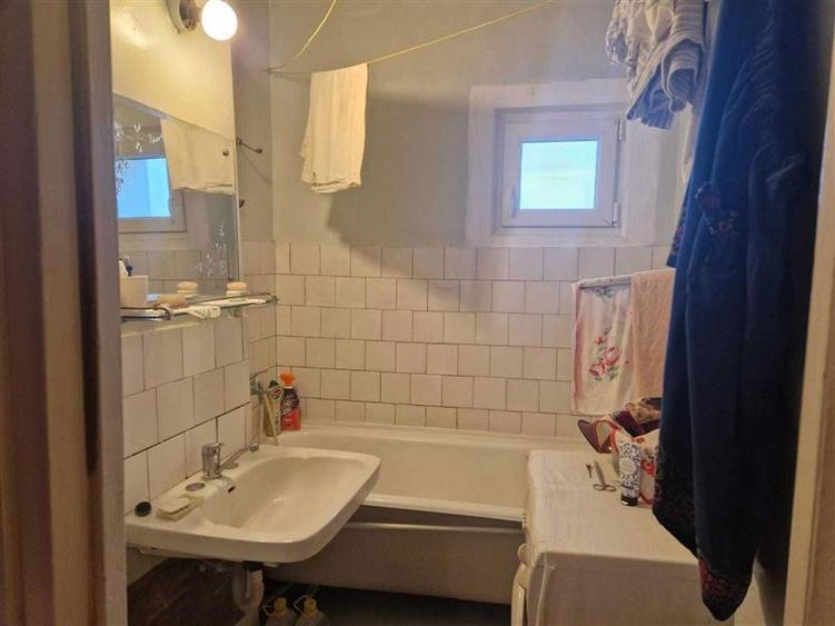 Apartament cu 3 camere decomandat în Doamna Ghica