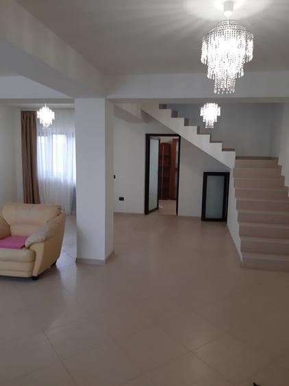 Casă cu 4 camere în Poroschia