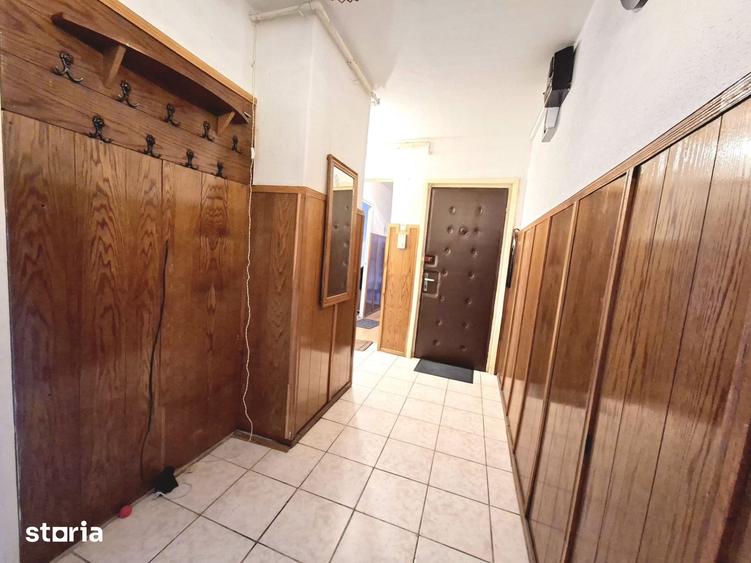 Apartament cu 4 camere semidecomandat în Central