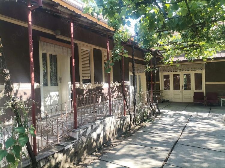 Casă cu Teren 1511 Mp în Central