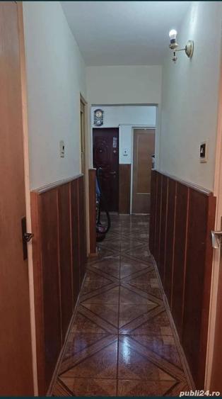 Apartament cu 3 camere decomandat în Fizicienilor