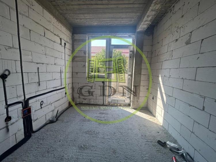 Casă individuală cu 4 camere cu Canalizare în Bariera Vâlcii
