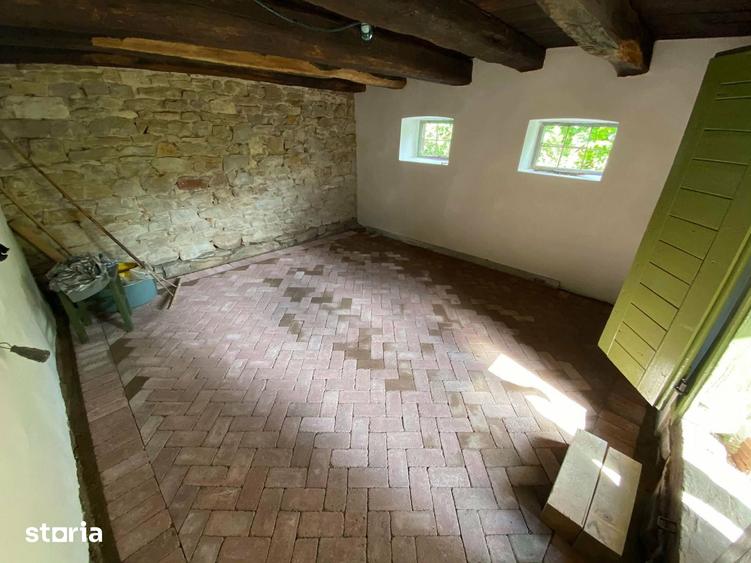Casă cu 2 camere cu Teren 5032 Mp în Geaca