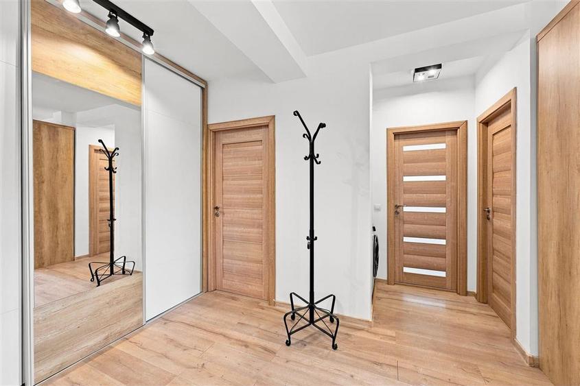Apartament cu 3 camere decomandat în Rediu