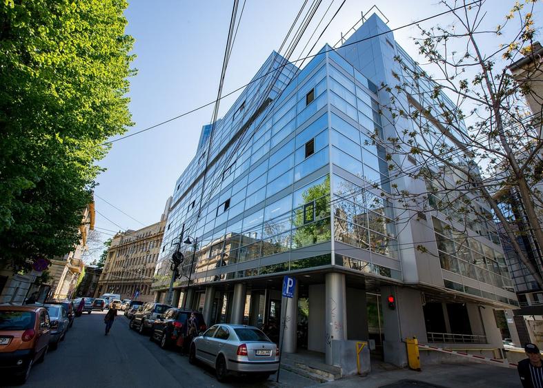 Birou, de 5,185 mp, în Universitate