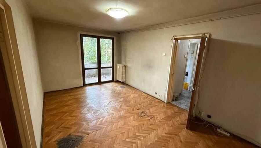 Apartament cu 4 camere decomandat, mobilat în Titan