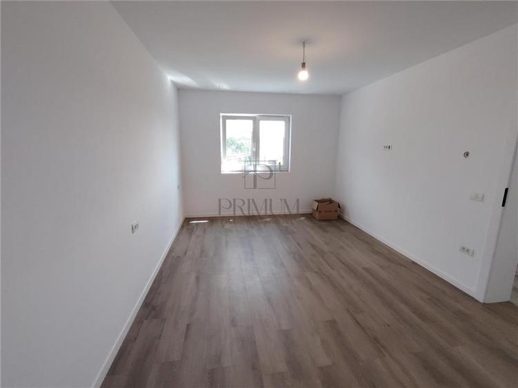 Duplex cu 4 camere cu Canalizare în Moșnița Nouă