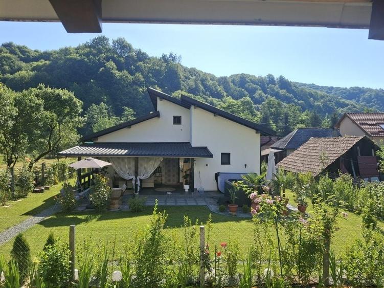 Casă cu 3 camere în Firiza