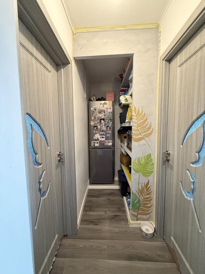 Apartament cu 3 camere semidecomandat, mobilat în P-ța Doina
