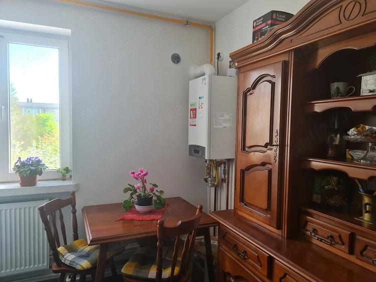 Apartament cu 2 camere semidecomandat în Traian