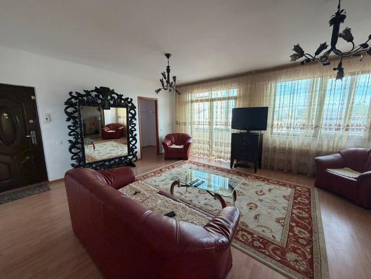 Apartament cu 5 camere semidecomandat, mobilat în Domenii