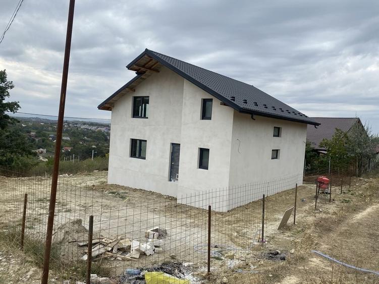 Casă cu 4 camere în Vlădiceni