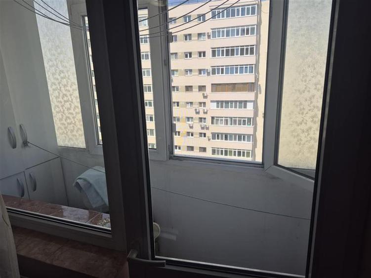 Apartament cu 3 camere semidecomandat în Pantelimon