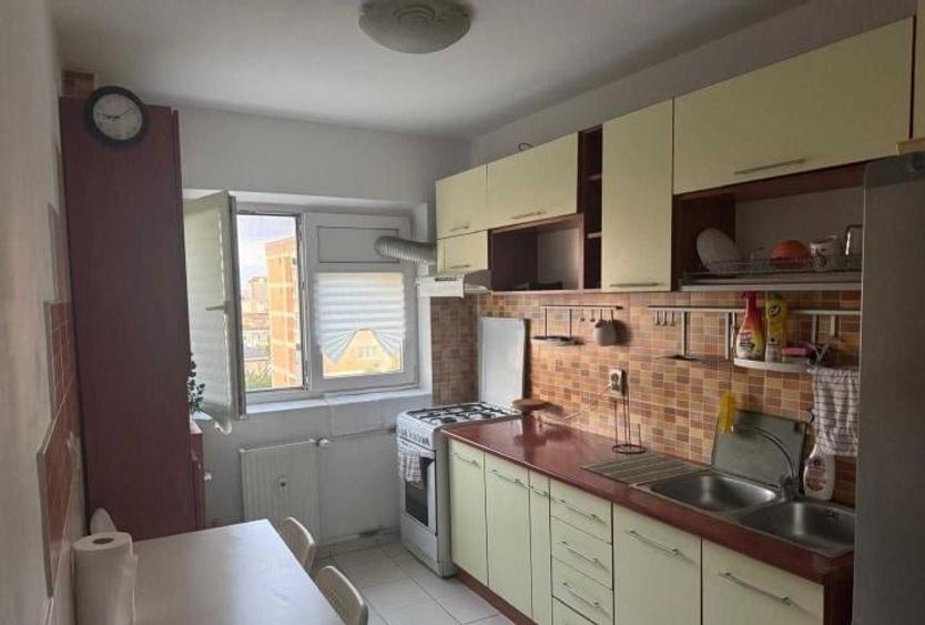 Apartament cu 3 camere decomandat, mobilat în Tineretului