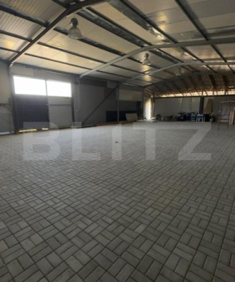 Spațiu comercial, de 320 mp, în Livezeni
