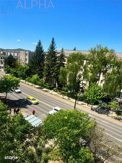 Apartament cu 3 camere în Decebal
