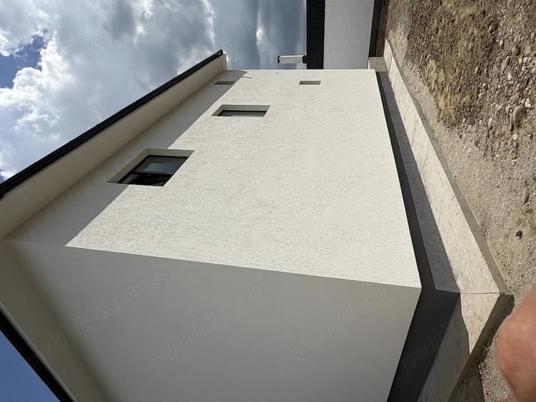 Casă cu 5 camere cu Teren 450 Mp în Bradu