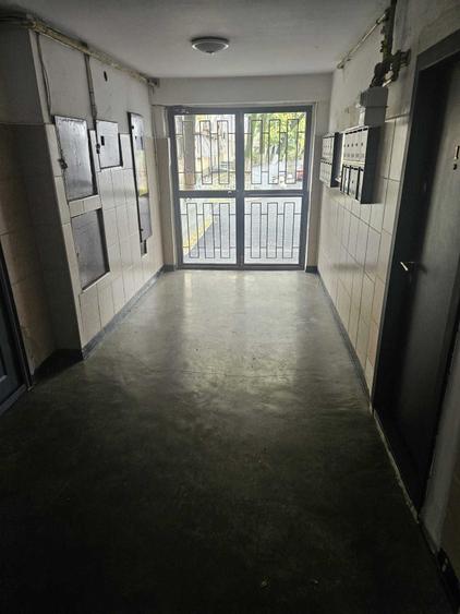 Apartament cu 3 camere decomandat în Exterior Vest